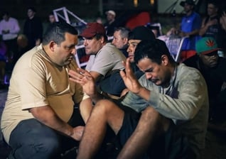 A missão “Sul, Missões e Graça” está pregando o Evangelho aos sem-teto. (Foto: Divulgação/SMG).