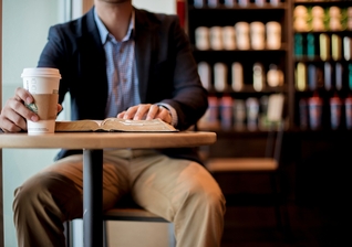 Relatório anual “Estado da Bíblia”, da Sociedade Bíblica Americana, aponta que 41% dos americanos são leitores da Bíblia. (Foto: Pexels)