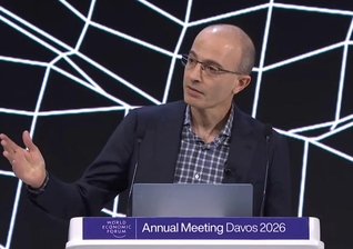 O professor e historiador Yuval Noah Harari em Davos, na Suíça, em 2026. (Foto: YouTube/ Fórum Econômico Mundial)
