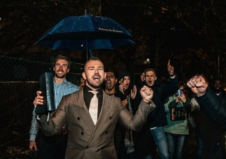 O evangelista Tom de Wal foi preso após a polícia interromper um culto na cidade de Tilburg. (Foto: Instagram/Frontrunners Ministries)