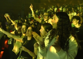 Centenas de jovens participam da Conferência Missão Possível em Huesca, na Espanha. (Foto: Misión Posible)