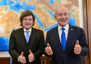 O primeiro-ministro Benjamin Netanyahu (à direita) junto ao presidente argentino Javier Milei em Jerusalém, em 19 de abril de 2026. (Foto: Kobi Gideon/GPO)