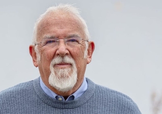 Pastor Clive Johnston recebe sentença de multa por pregar em zona de proteção ao aborto. (Foto: Christian Institute)
