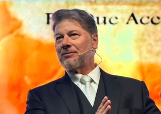 Joel Engel na Conference 2026 Global Fire Expansion. (Foto: Ministério Engel)