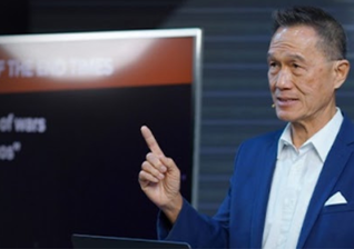 Em congresso, Pastor Peter Tan-Chi incentivou os jovens líderes a “servir a Deus com alegria e terminar bem”. (Captura de tela/YouTube/Dr. Peter Tan-Chi)