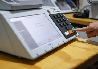 Eleitores irão às urnas no dia 4 de outubro para o primeiro turno das Eleições 2026. (Foto: Luiz Roberto/TSE)