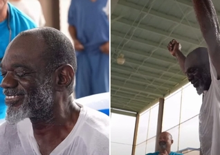 O homem impactou a todos com sua alegria após o batismo. (Foto: Reprodução/Instagram/God Behind Bars)