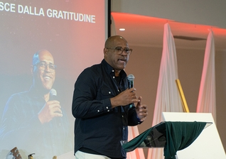 O missionário Oseias Luiz Ferreira na conferência Missão Reversa. (Foto: Guiame/Marcos Paulo Corrêa).