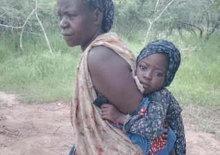 Mercy Simon e a filha foram sequestradas pelo Boko Haram. (Foto: Facebook/D English Alhaji).