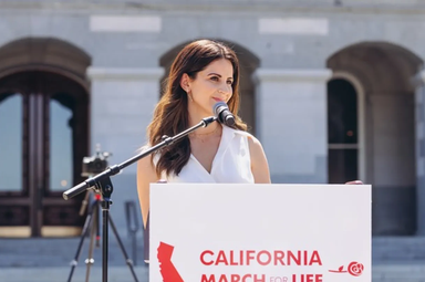 Lila Rose, fundadora da Live Action, na Marcha pela Vida da Califórnia. (Foto: Live Action)