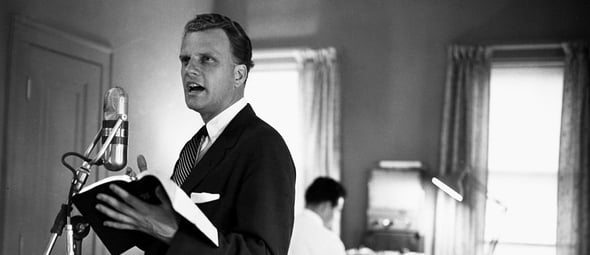 Billy Graham expandiu o evangelismo com o uso do rádio, TV, mídia impressa e internet. (Foto: Billy Graham Evangelistic Association)