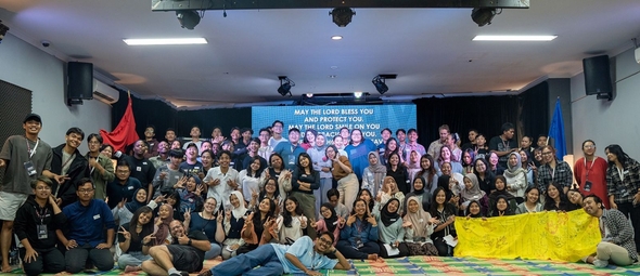 Os universitários que participam do trabalho evangelístico. (Foto: Reprodução/AG News)