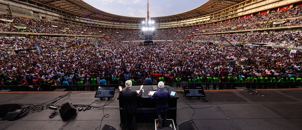 Milhares se renderam a Jesus no evento. (Foto: Reprodução/BGEA)