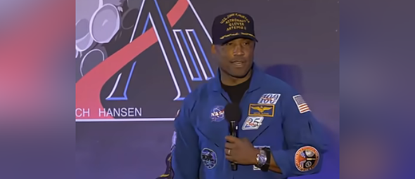 Victor Glover em primeira coletiva após o retorno da missão Artemis II. (Captura de tela/Instagram/Fox News)