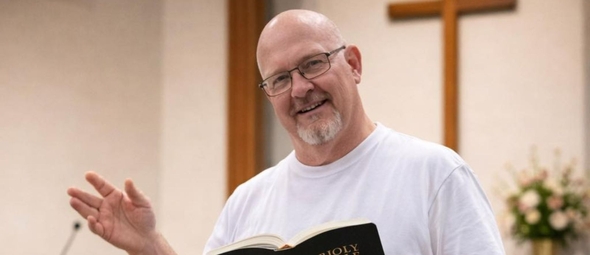O pastor Terry Larsen. (Foto: Reprodução/Facebook/Terry Larsen)