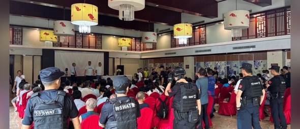 Após a invasão policial de um culto, líderes, fiéis e crianças são detidos em Sichuan, na China. (Foto: ChinaAid)