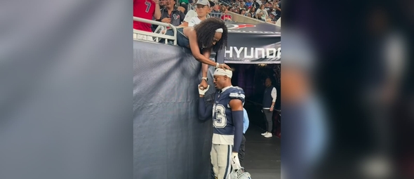 Ameer Speed comemorou a vitória do time após a oração da mãe. (Foto: Reprodução/Instagram/Desmond Mays)