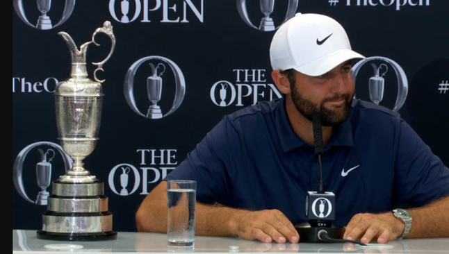Scottie Scheffler em coletiva de imprensa após vencer o British Open. (Captura de tela/PGA Tour)
