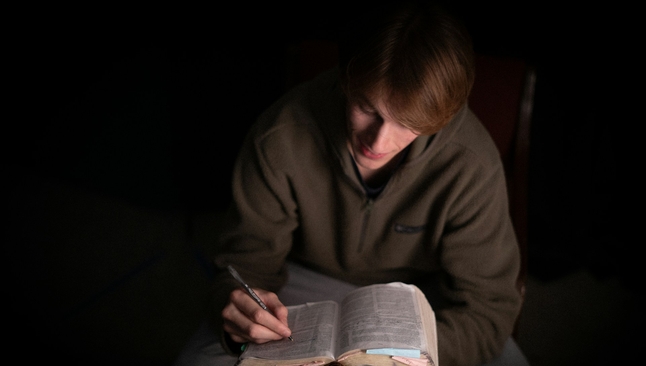  Fenômeno cristão anima estudiosos da fé na Finlândia. (Foto: Simon Ray / Unsplash)