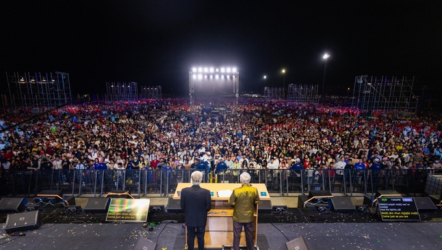 Milhares participam de campanha evangelística com Franklin Graham no Camboja. (Foto: Associação Evangelística Billy Graham)