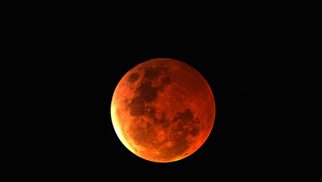Primeira ‘lua de sangue’ de 2026 acontece em meio à guerra de Israel contra o regime islâmico do Irã. (Foto: Steve Busch / Unsplash)