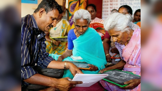 Muitos aceitam Jesus por meio do curso. (Foto: Reprodução/Facebook/Mission India)
