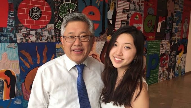 Pastor Ezra Jin Mingri ao lado de sua filha, Grace Jin Drexel, que atuou internacionalmente em defesa do pai. (Foto: Arquivo pessoal)