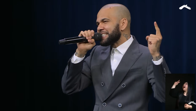 Daniel Alves. (Foto: Reprodução/YouTube/Casa De Dios)