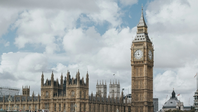 O Parlamento do Reino Unido rejeitou a legalização do suicídio assistido. (Foto: Unsplash/Marcin Nowak).