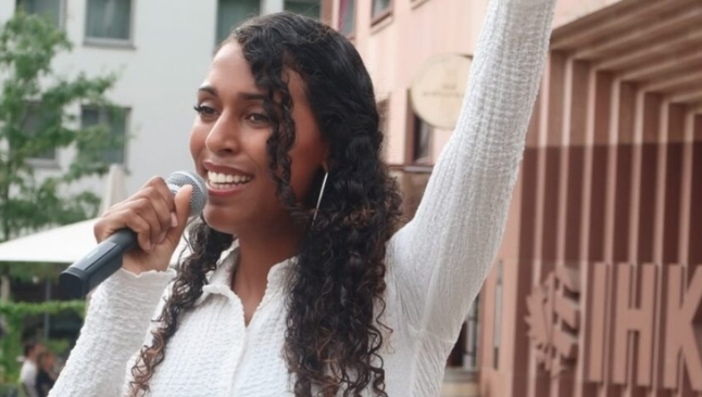 Hoje, Lisa serve como evangelista. (Foto: Revive).