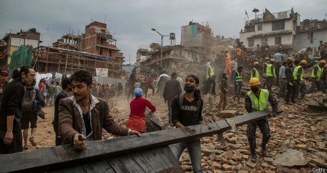 Em resposta à catástrofe, grupos de todo o mundo prometeram enviar ajuda.
