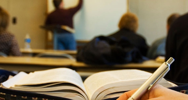 O evento reúne palestras que ensinam a aplicar a Bíblia em diferentes setores sociais.