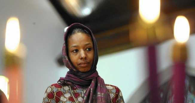 Larycia Hawkins, professora de ciência política na Wheaton College, confirmou a decisão à imprensa na quarta-feira. (Foto: Stacey Wescott/AP)