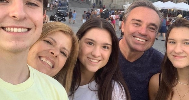Gugu Liberato com a esposa, Rose, e os filhos João Augusto, Sofia e Marina. (Foto: Reprodução/Instagram)