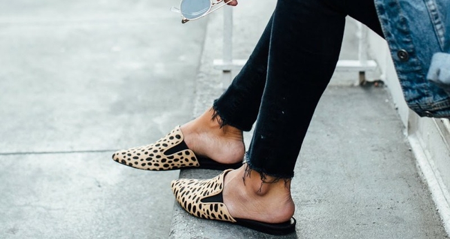 Looks que vão te inspirar a combinar jeans com flats. (Foto: Reprodução/Moda It)