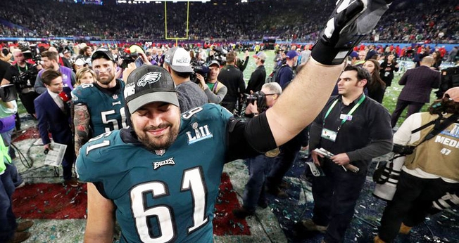 Stefen Wisniewski com a camisa do Philadelphia Eagles no Super Bowl LII, em 2018. (Foto: Patrick Smith/Getty Images)
