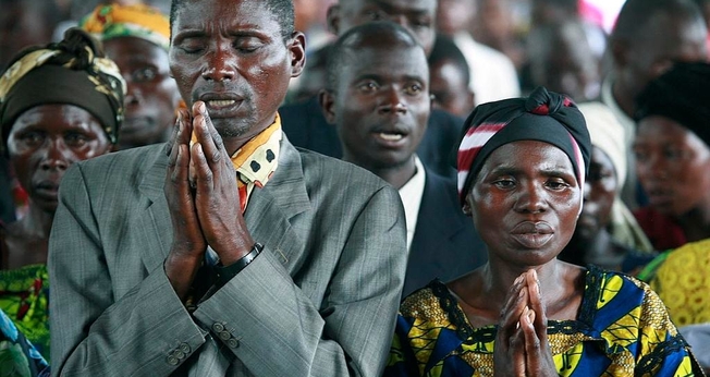 Cristãos rezando em Goma, República do Congo. (Foto: Steve Evans/Wikimedia Commons)