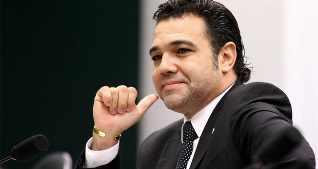 Feliciano celebra baixa audiência de novela global: "A população está reagindo"