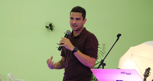 Fabiano Alves: "Jesus nos chama para o evangelho"