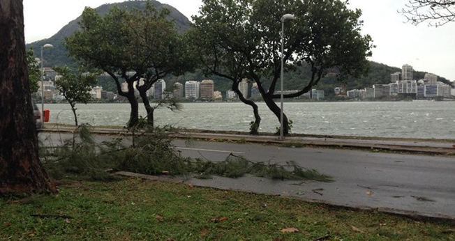 Sinais de trânsito param de funcionar na Avenida Epitácio Pessoa, na Lagoa