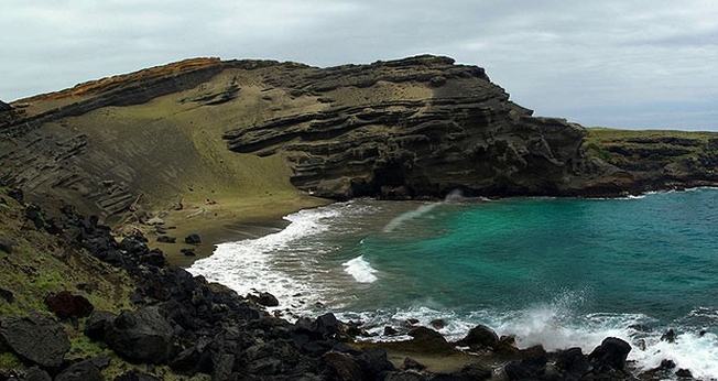 praia de areia verde