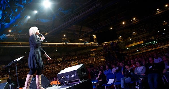 Evangelista da Hillsong Church anuncia treinamento para liderança feminina 