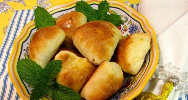 Esfiha de calabresa com catupiry