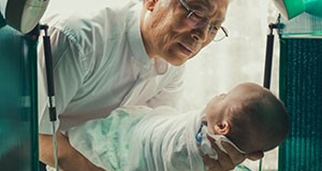 Documentário Sobre pastor que salvou Bebês abandonados estreia em 2015, nos EUA; assista ao trailer