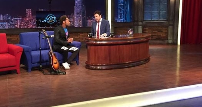 Thalles Roberto grava participação no programa "The Noite", com Danilo Gentili