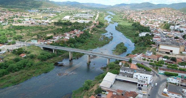 Chuvas voltam a cair e rios renascem em cidades da Bahia