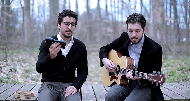 Os irmãos André e Tiago Arrais têm conquistado o público com suas canções introspectivas, que falam sobre fé e espiritualidade em um formato visivelmente poético