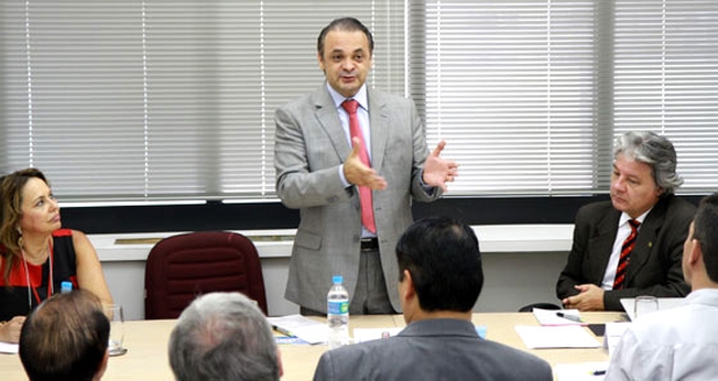 Pastor e Deputado Federal Roberto de Lucena.