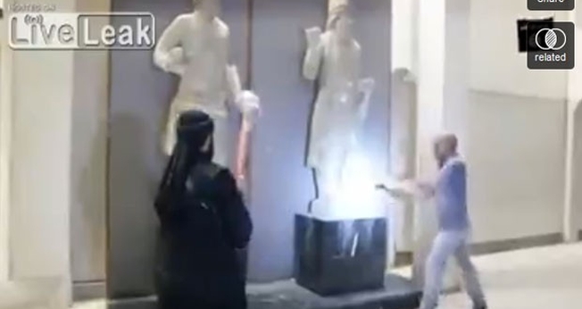 Estado Islâmico destruindo museu em Mossul