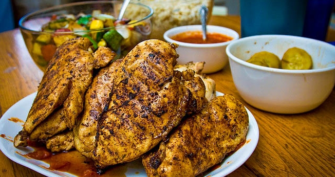 Comida Kosher, que utiliza alimentos que obedecem a lei judaica.